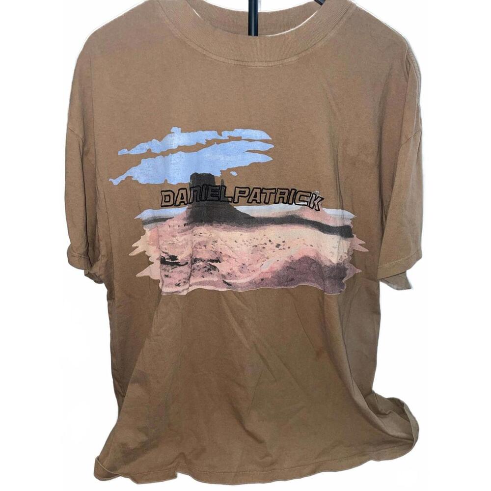 ADIDAS Daniel Patrick  Basketball T-Shirt Mens Size LARGE BROWN‎